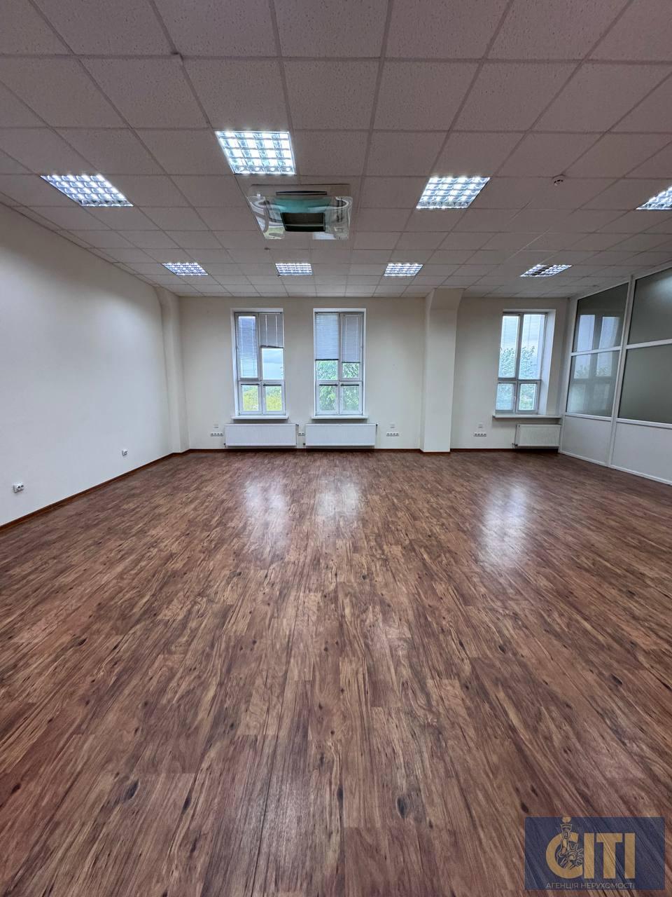 Задається в оренду офісне приміщення в Бізнес-центрі (Площа), 100 кв. м.