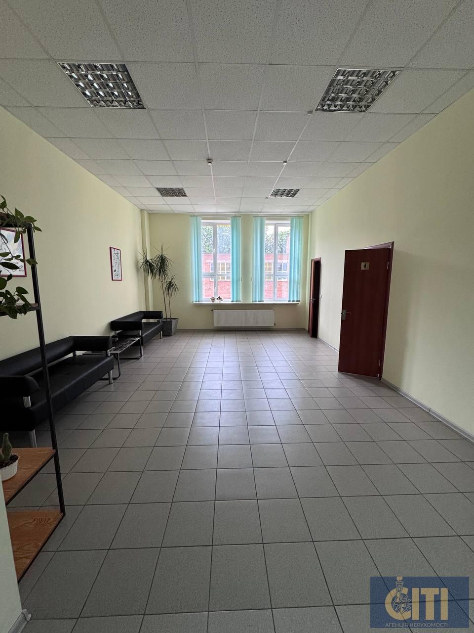 Задається в оренду офісне приміщення в Бізнес-центрі (Площа), 40 кв. м.