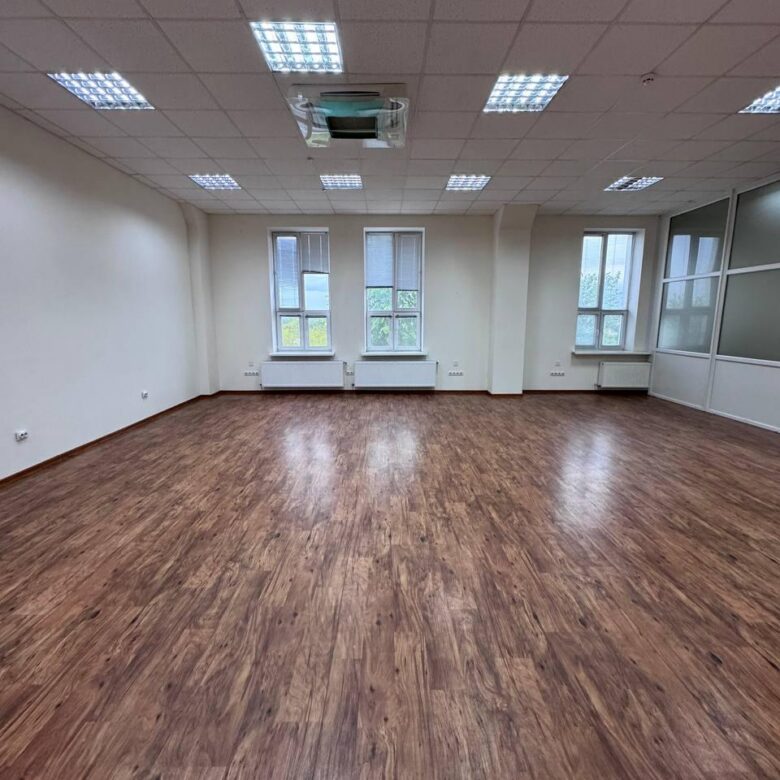 Задається в оренду офісне приміщення в Бізнес-центрі (Площа), 40 кв. м.