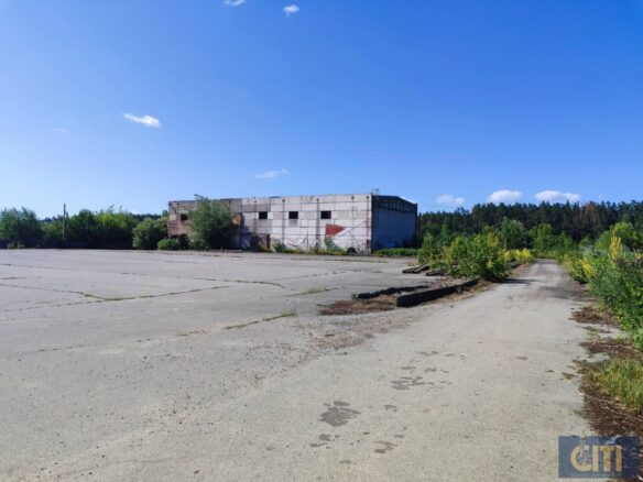 Земельна ділянка 2,7 Га + приміщення 800 кв.м. у Станишівці