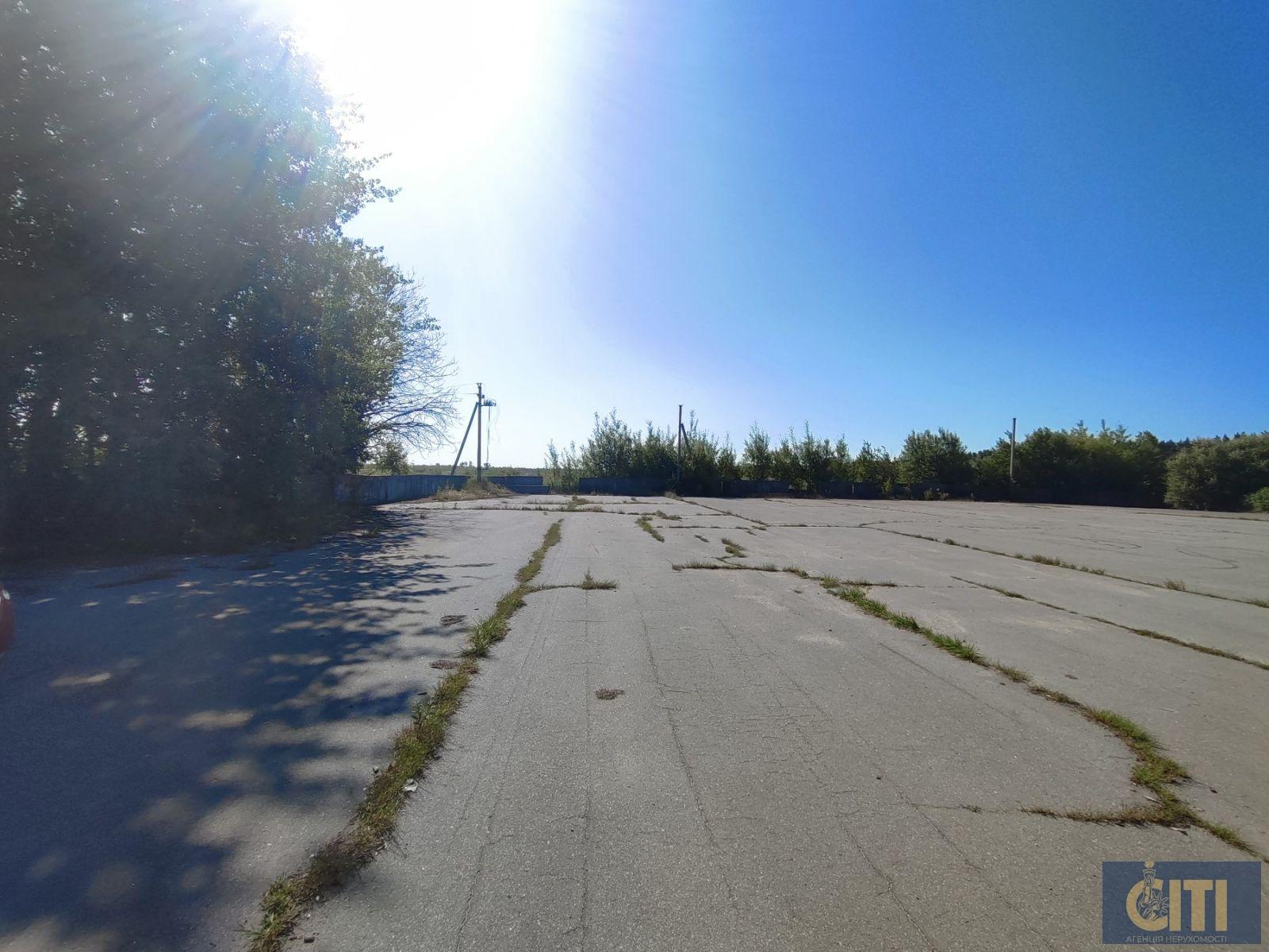 Земельна ділянка 2,7 Га + приміщення 800 кв.м. у Станишівці