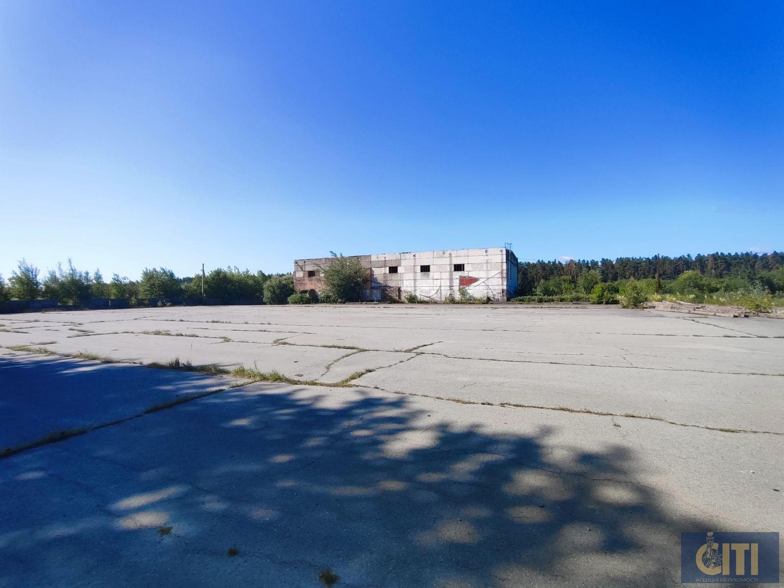 Земельна ділянка 2,7 Га + приміщення 800 кв.м. у Станишівці