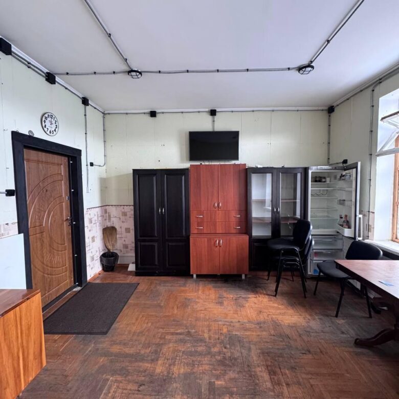 Здається в оренду приміщення в бізнес центрі — вулиця Героїв Пожежників – 67, 30 м²