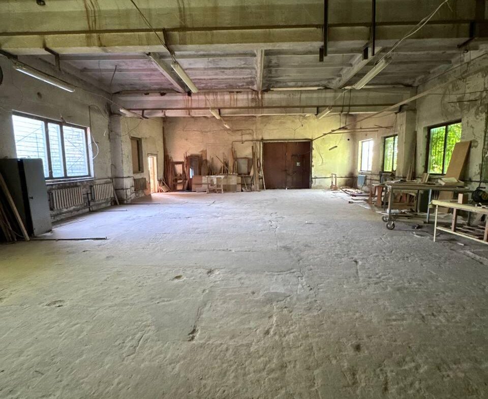 Промислове приміщення в Житомирі із земельною ділянкою у власності
