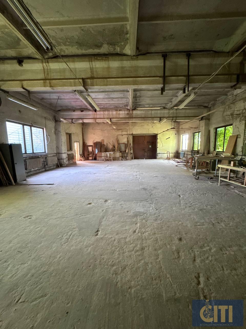 Промислове приміщення в Житомирі із земельною ділянкою у власності