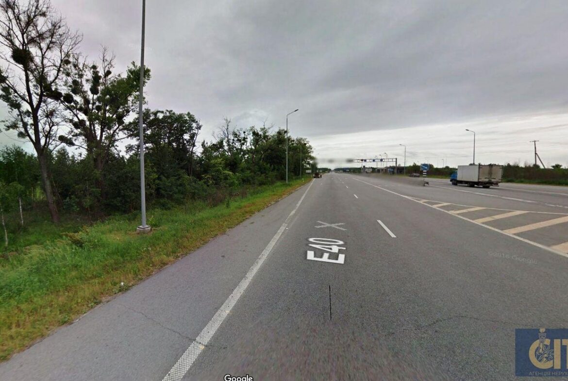 Комерційна ділянка біля траси Київ–Чоп — 0,96 га