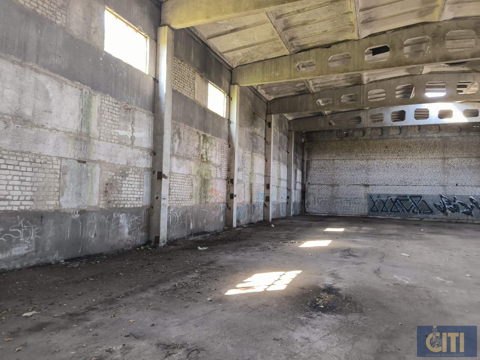 Земельна ділянка 2,7 Га + приміщення 800 кв.м. у Станишівці