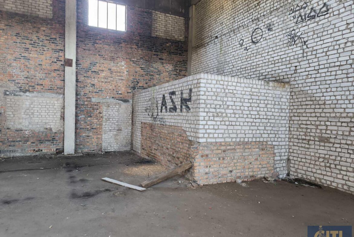 Земельна ділянка 2,7 Га + приміщення 800 кв.м. у Станишівці