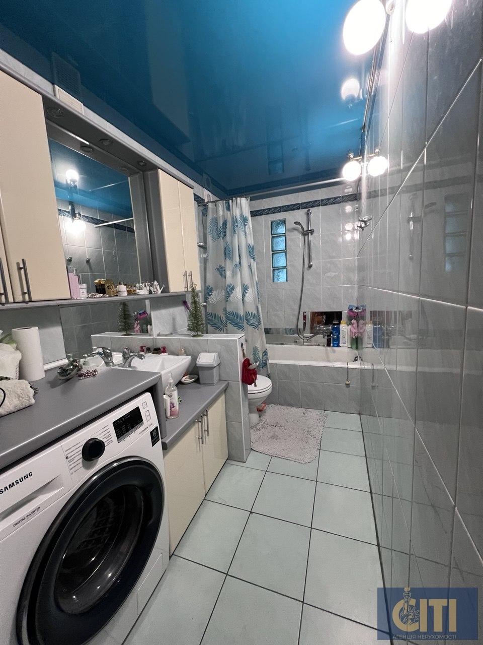 13173_img0905 Продаж приміщення, перший поверх з окремим входом. Фасад. Бульвар!