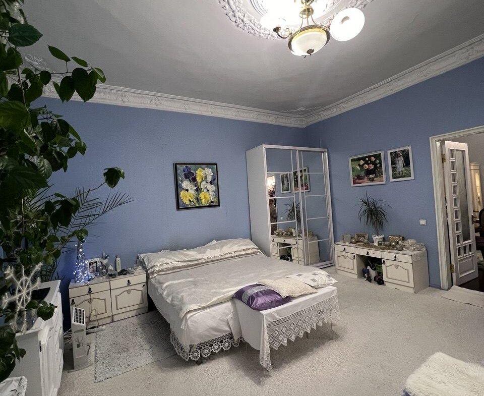 Продаж приміщення, перший поверх з окремим входом. Фасад. Бульвар!