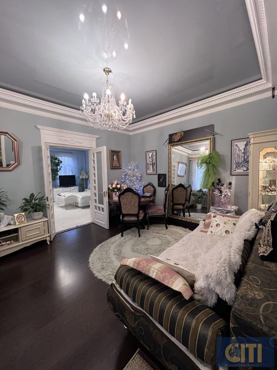 13173_img0910 Продаж приміщення, перший поверх з окремим входом. Фасад. Бульвар!