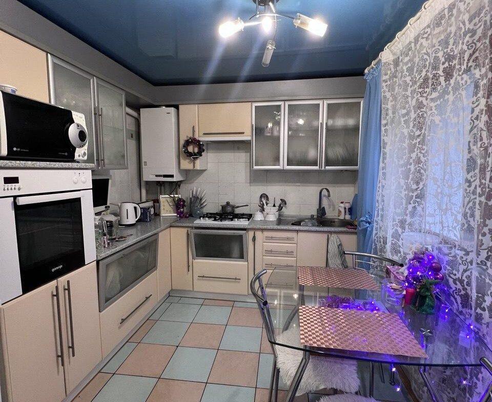 Продаж приміщення, перший поверх з окремим входом. Фасад. Бульвар!