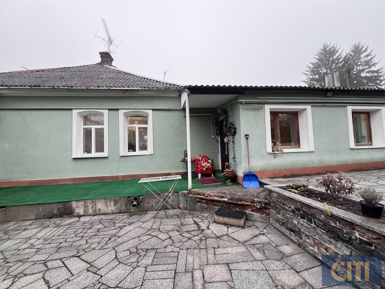 Продаж приміщення, перший поверх з окремим входом. Фасад. Бульвар!