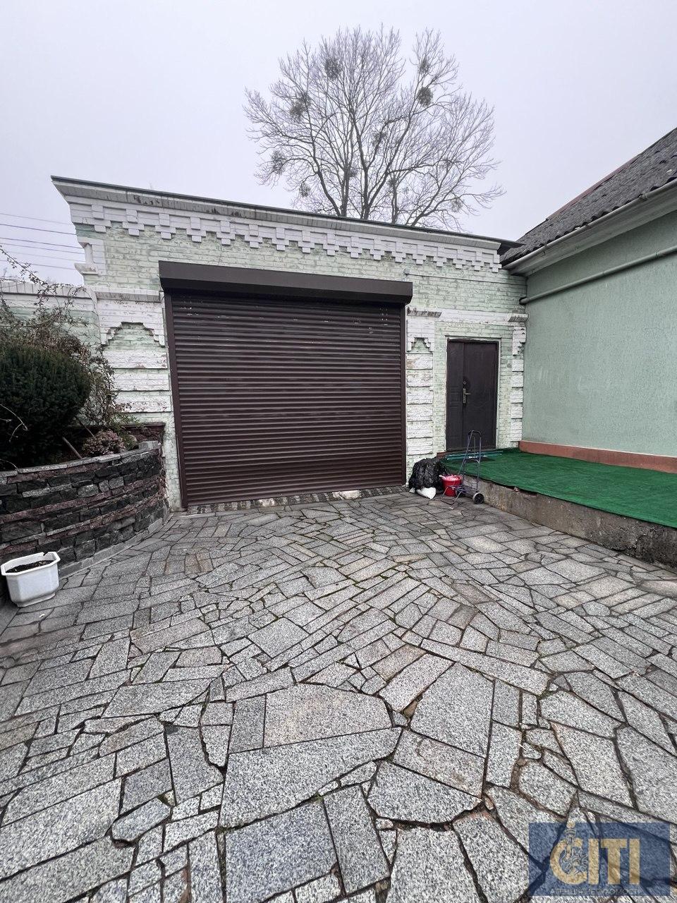 13173_img0918 Продаж приміщення, перший поверх з окремим входом. Фасад. Бульвар!