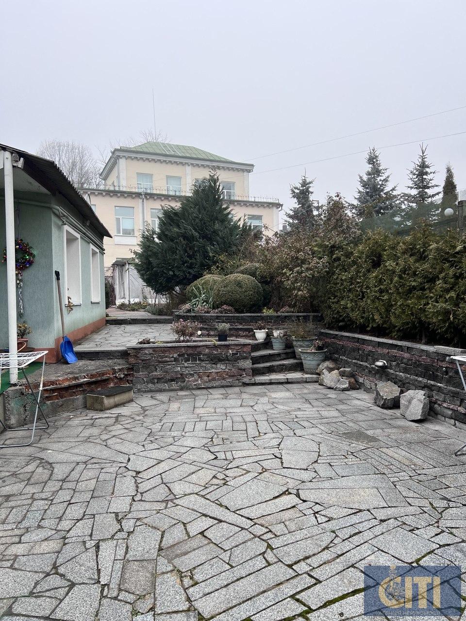 Продаж приміщення, перший поверх з окремим входом. Фасад. Бульвар!