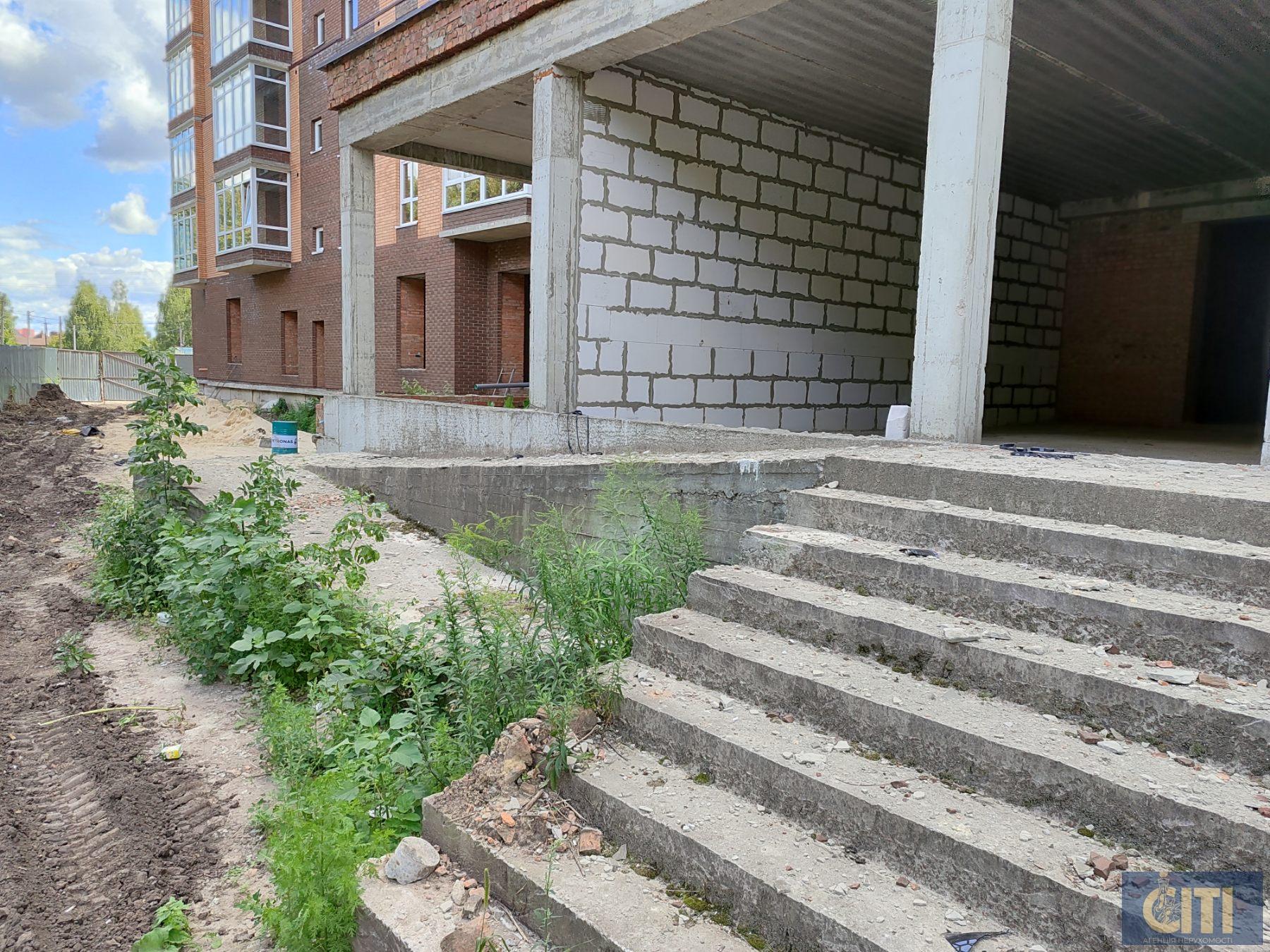 Фасадне приміщення, 170 кв.м у районі Малинського ринку