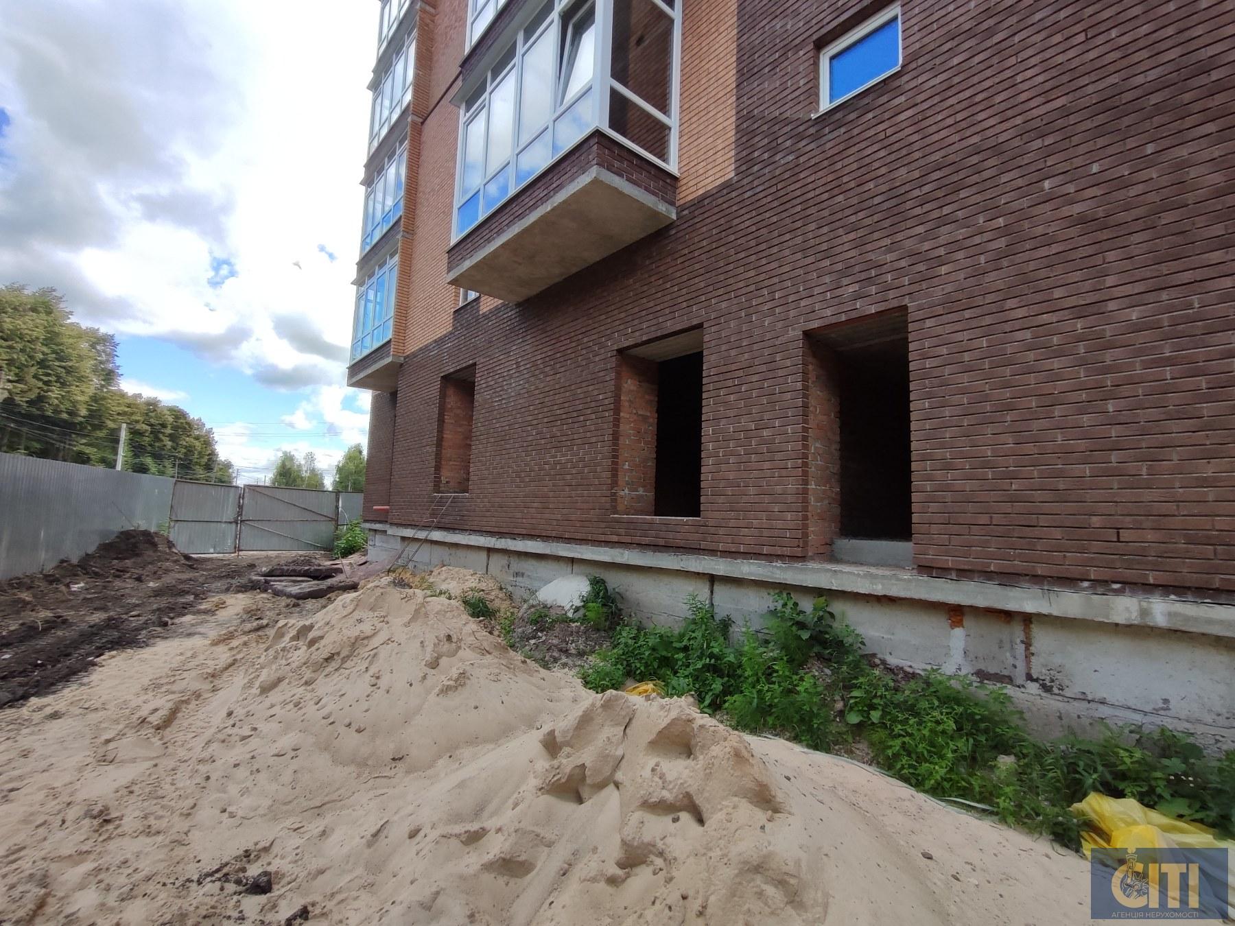 Фасадне приміщення, 170 кв.м у районі Малинського ринку