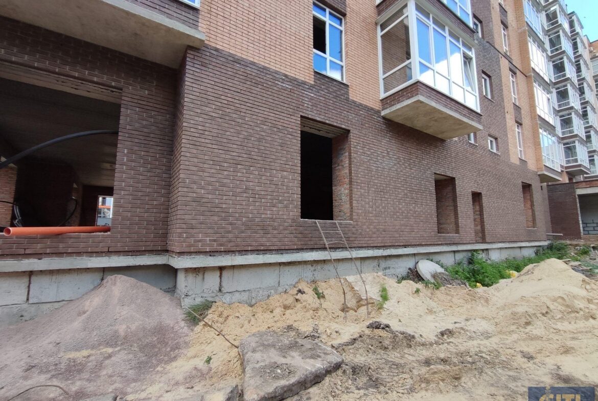 Фасадне приміщення, 170 кв.м у районі Малинського ринку