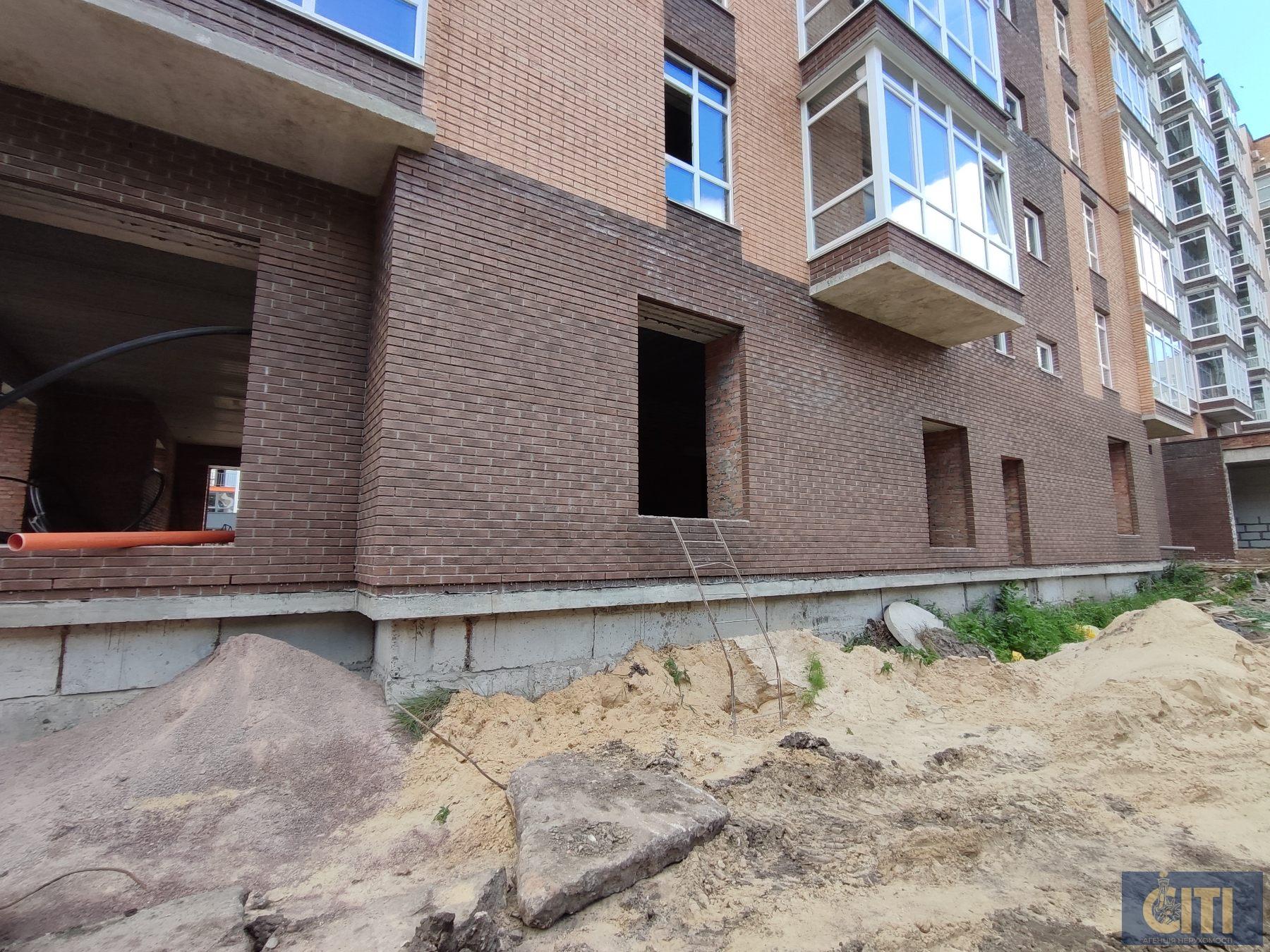 Фасадне приміщення, 170 кв.м у районі Малинського ринку