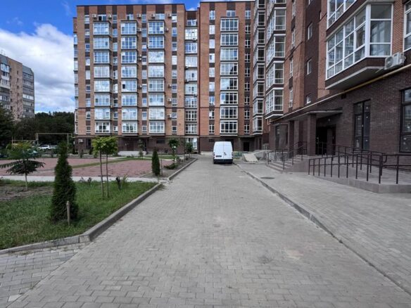 Продається комерційне приміщення в ЖК «Олімпійський», 4 секція — 83 м²