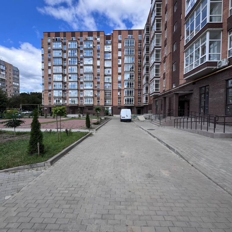 Продається комерційне приміщення в ЖК «Олімпійський», 4 секція — 83 м²