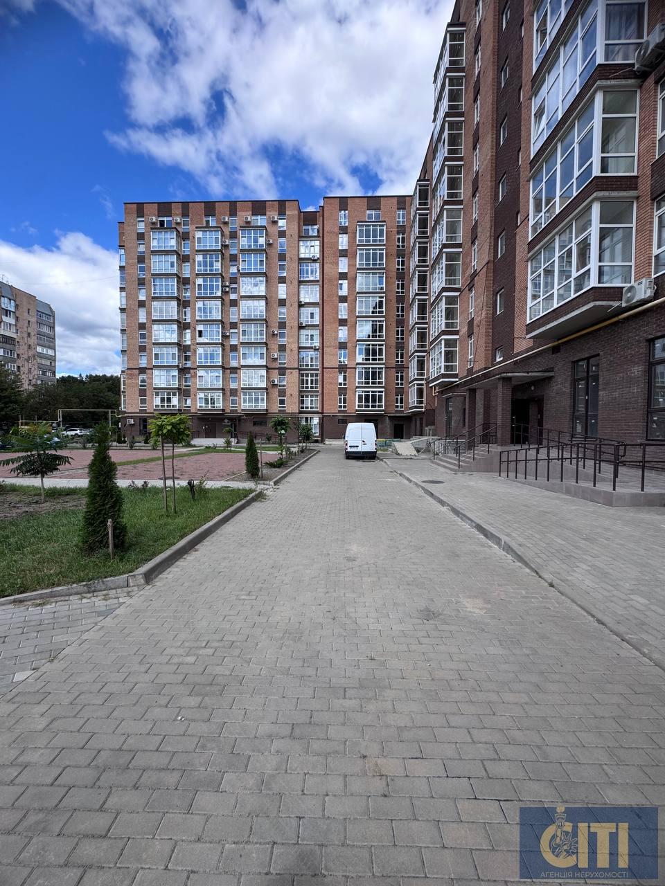 Продається комерційне приміщення в ЖК «Олімпійський», 4 секція — 83 м²