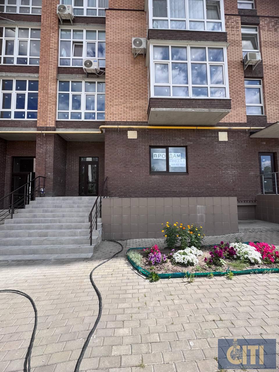 Продається комерційне приміщення в ЖК «Олімпійський», 4 секція — 83 м²