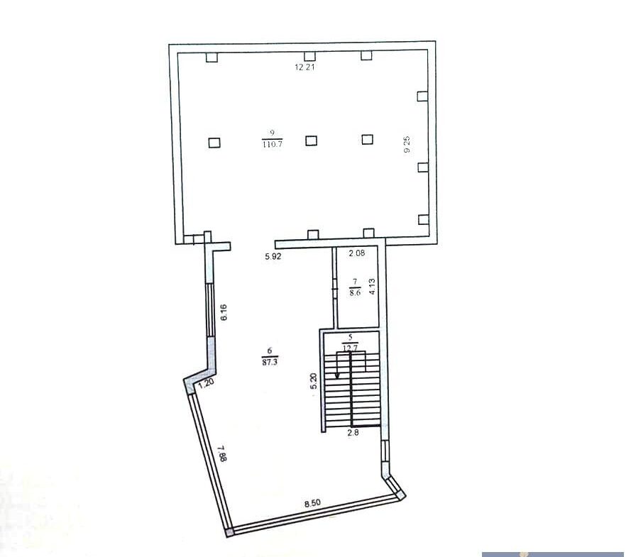 Продаж двоповерхового фасадного нежитлового приміщення, район Сінного ринку!