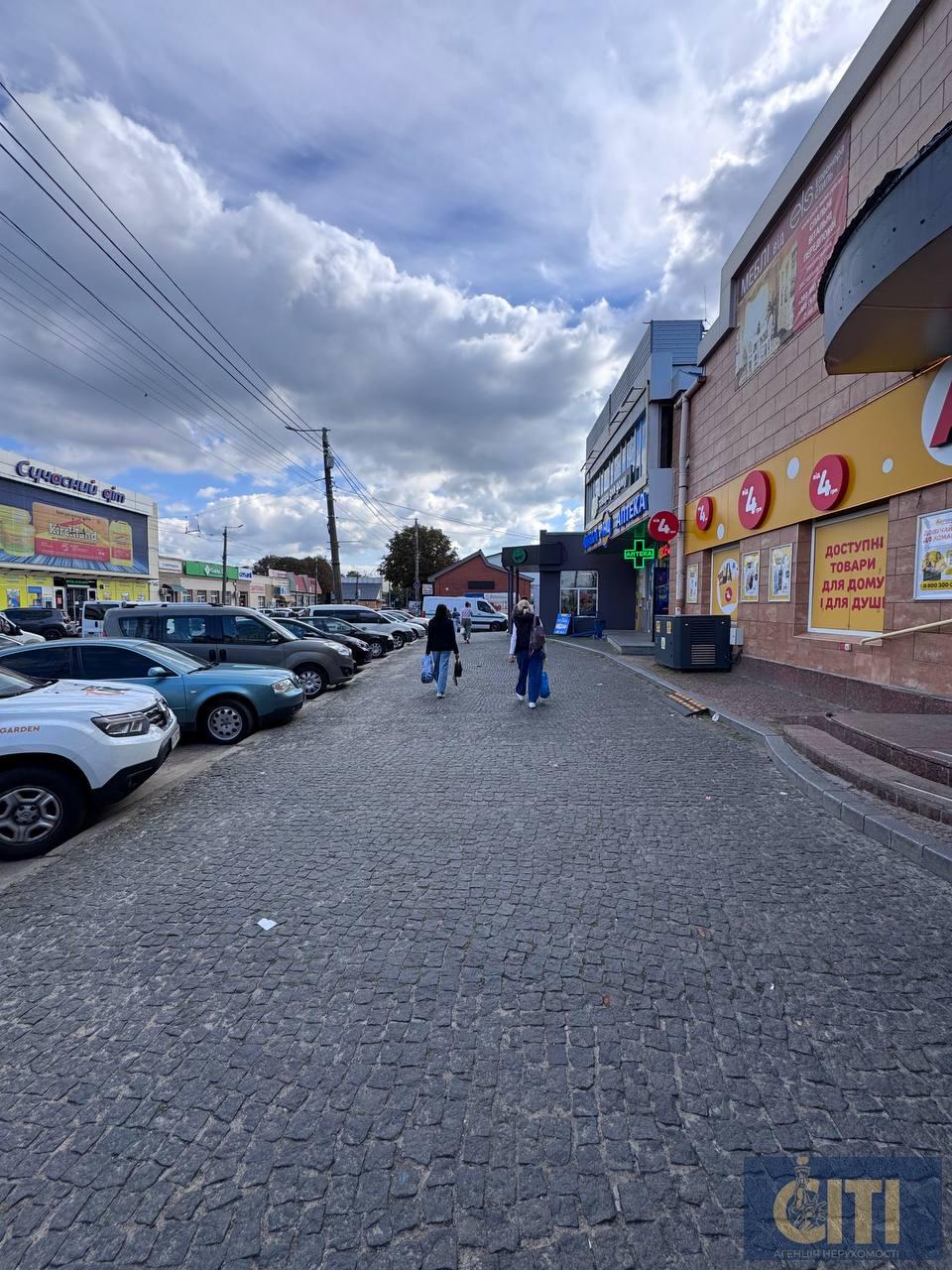 Продаж нежитлового фасадного приміщення на першому поверсі по вул. Покровська, район Сінного ринку. Покровська, район Сінного ринку