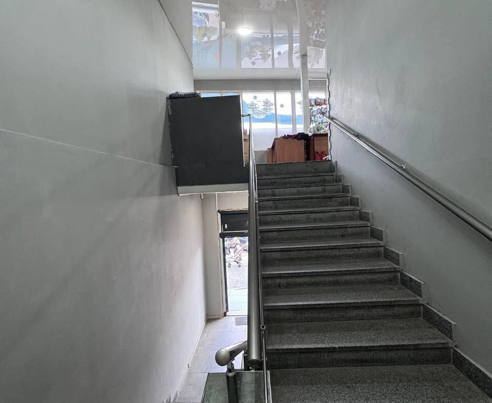 Продаж двоповерхового фасадного нежитлового приміщення, район Сінного ринку!