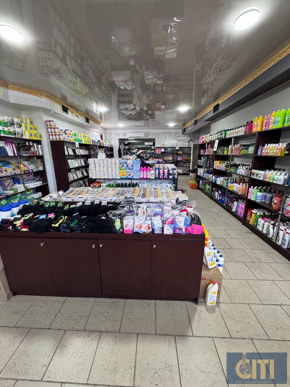 Продаж двоповерхового фасадного нежитлового приміщення, район Сінного ринку!