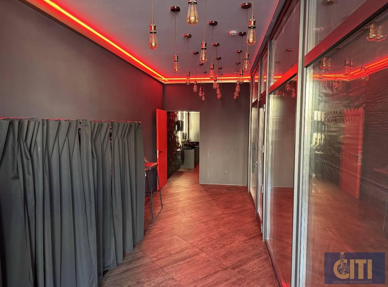Продається комерційне приміщення площею 300 м² у самому центрі Житомира
