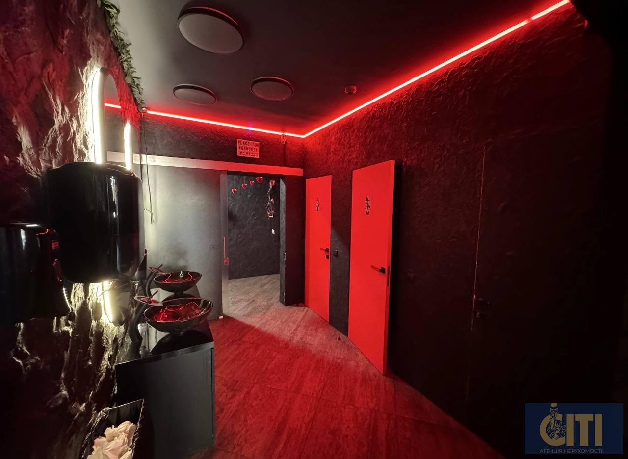 Продається комерційне приміщення площею 300 м² у самому центрі Житомира