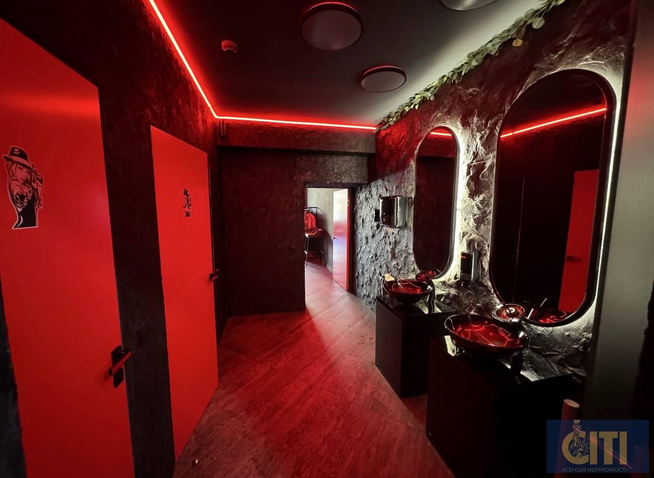Продається комерційне приміщення площею 300 м² у самому центрі Житомира