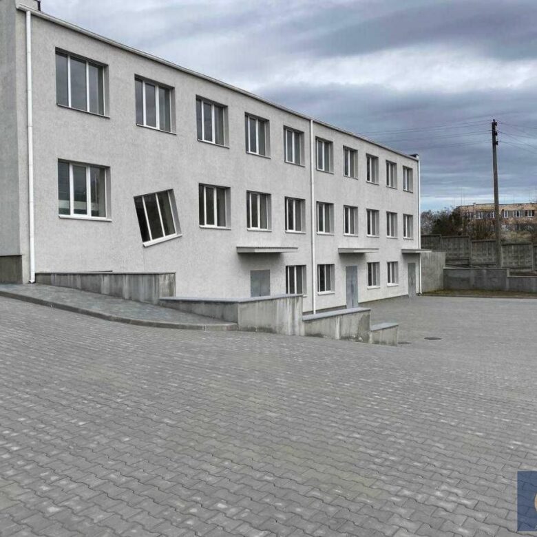 Пропонується до продажу комерційне приміщення (район Крошня), 1310 м²