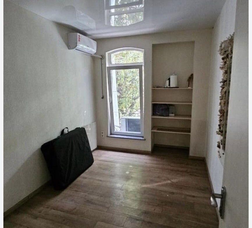 Офісне приміщення в центрі, вул. Покровська, 43 (перехрестя з вул. Лесі Українки), 50 м2