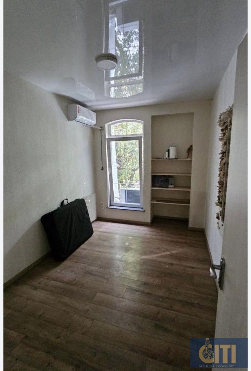 Офісне приміщення в центрі, вул. Покровська, 43 (перехрестя з вул. Лесі Українки), 50 м2