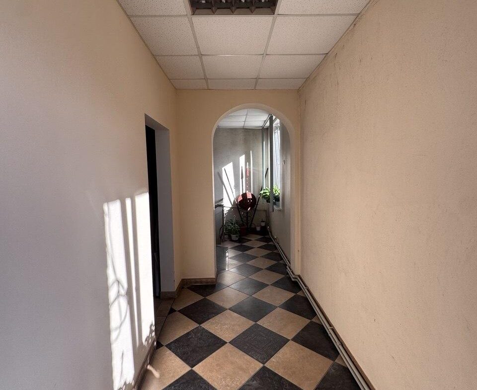 Нежитлове приміщення в самому центрі міста, вул. Київська (біля ТРЦ “Глобал”). Київська (біля ТРЦ “Глобал”), 400 м²