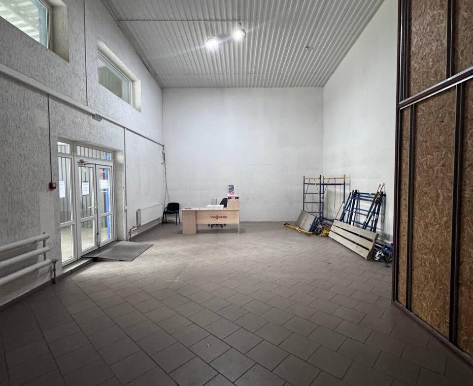 Здається в оренду комерційне приміщення площею 68 м² у с. Зарічани, за супермаркетом АТБ