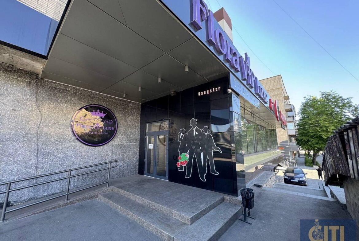 Продається комерційне приміщення площею 300 м² у самому центрі Житомира