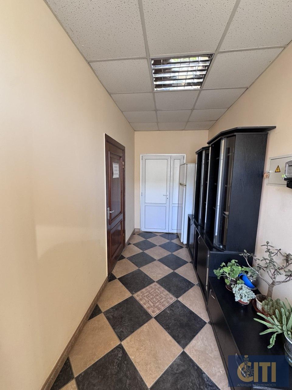 Нежитлове приміщення в самому центрі міста, вул. Київська (біля ТРЦ “Глобал”). Київська (біля ТРЦ “Глобал”), 400 м²