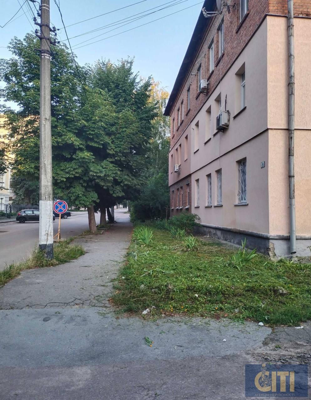 Продається 3-кімнатна квартира для комерційного використання, 49 кв.м