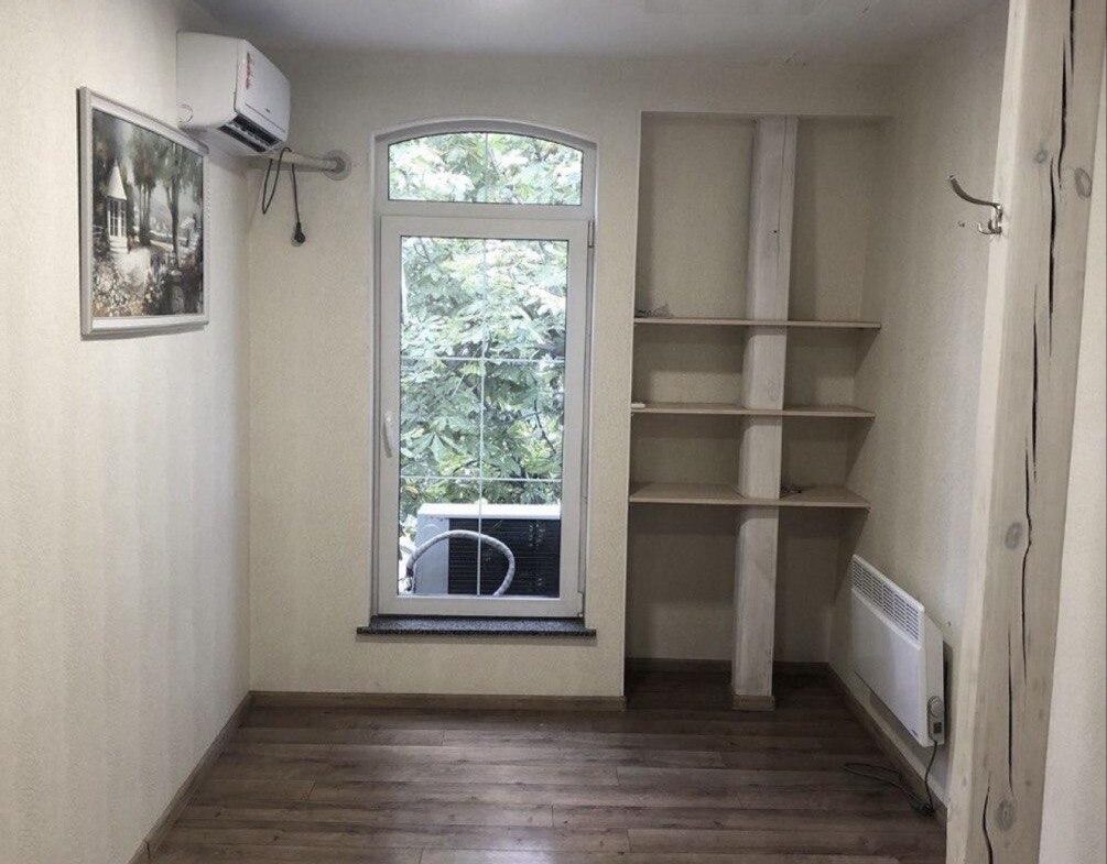 Офісне приміщення в центрі, вул. Покровська, 43 (перехрестя з вул. Лесі Українки), 50 м2