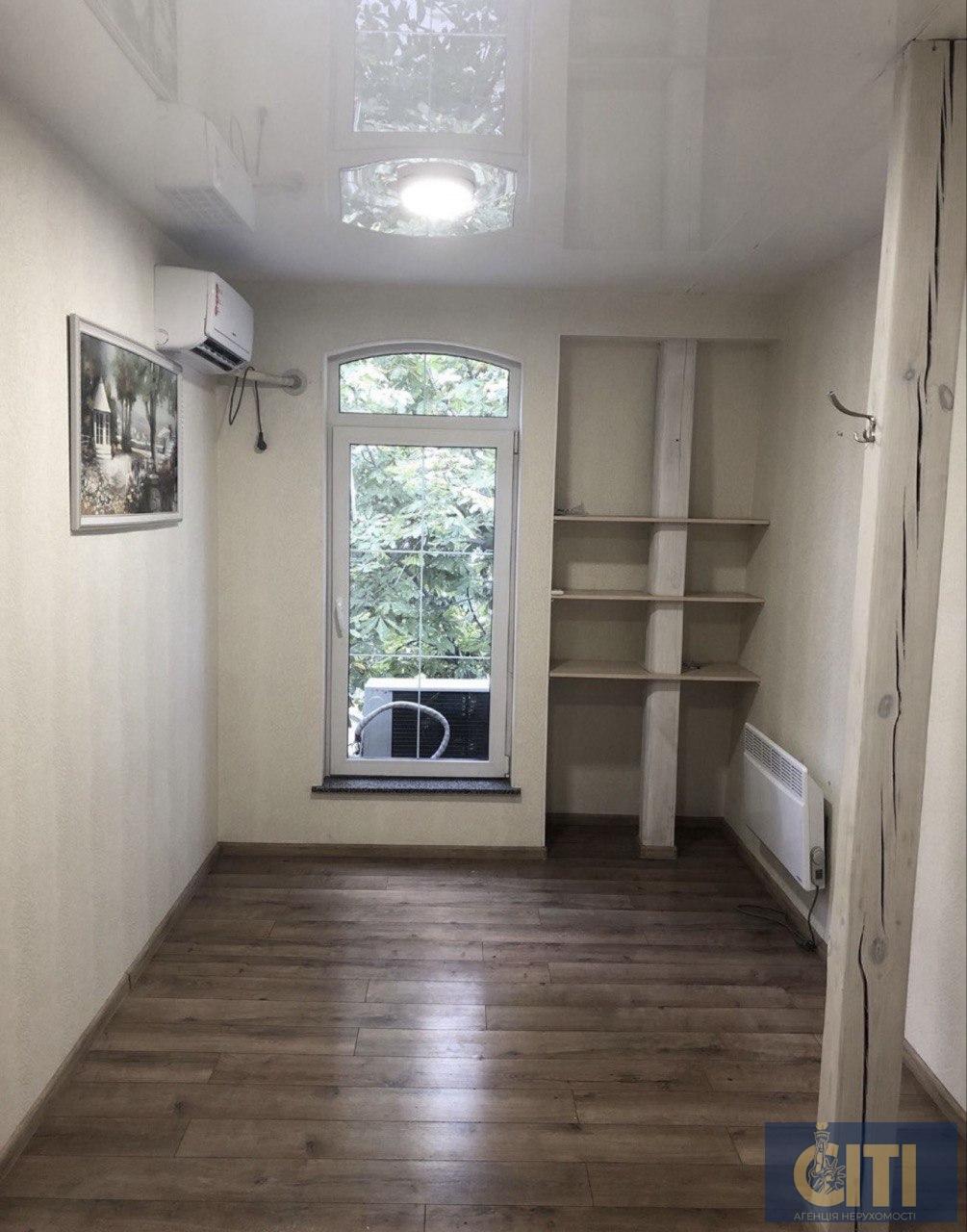 Офісне приміщення в центрі, вул. Покровська, 43 (перехрестя з вул. Лесі Українки), 50 м2