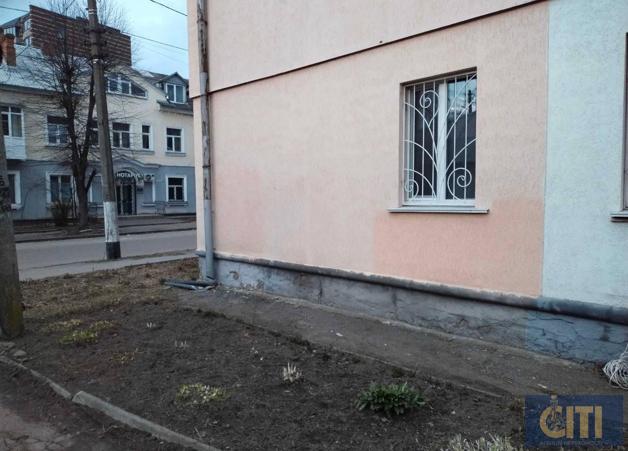 Продається 3-кімнатна квартира для комерційного використання, 49 кв.м