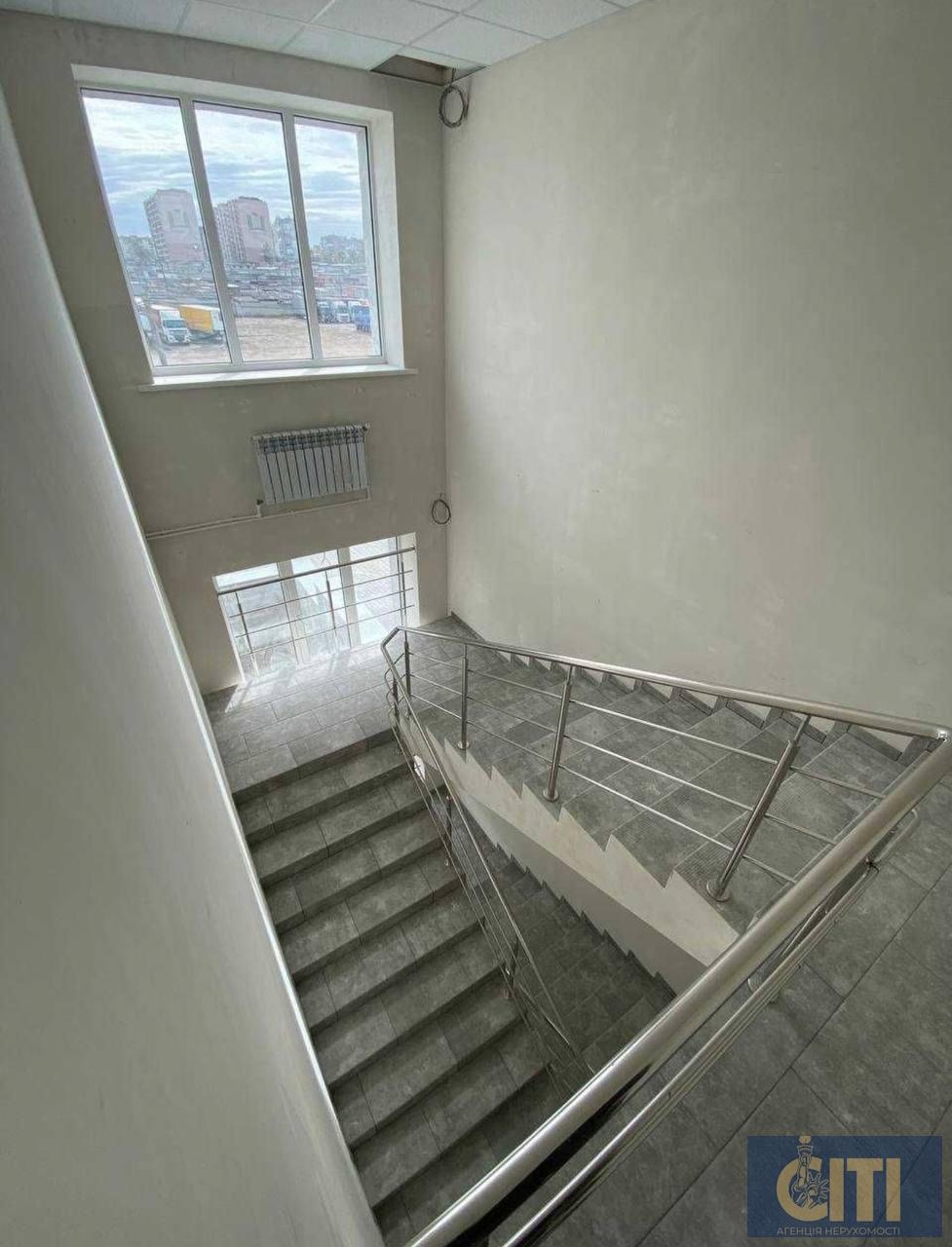 Пропонується до продажу комерційне приміщення (район Крошня), 1310 м²