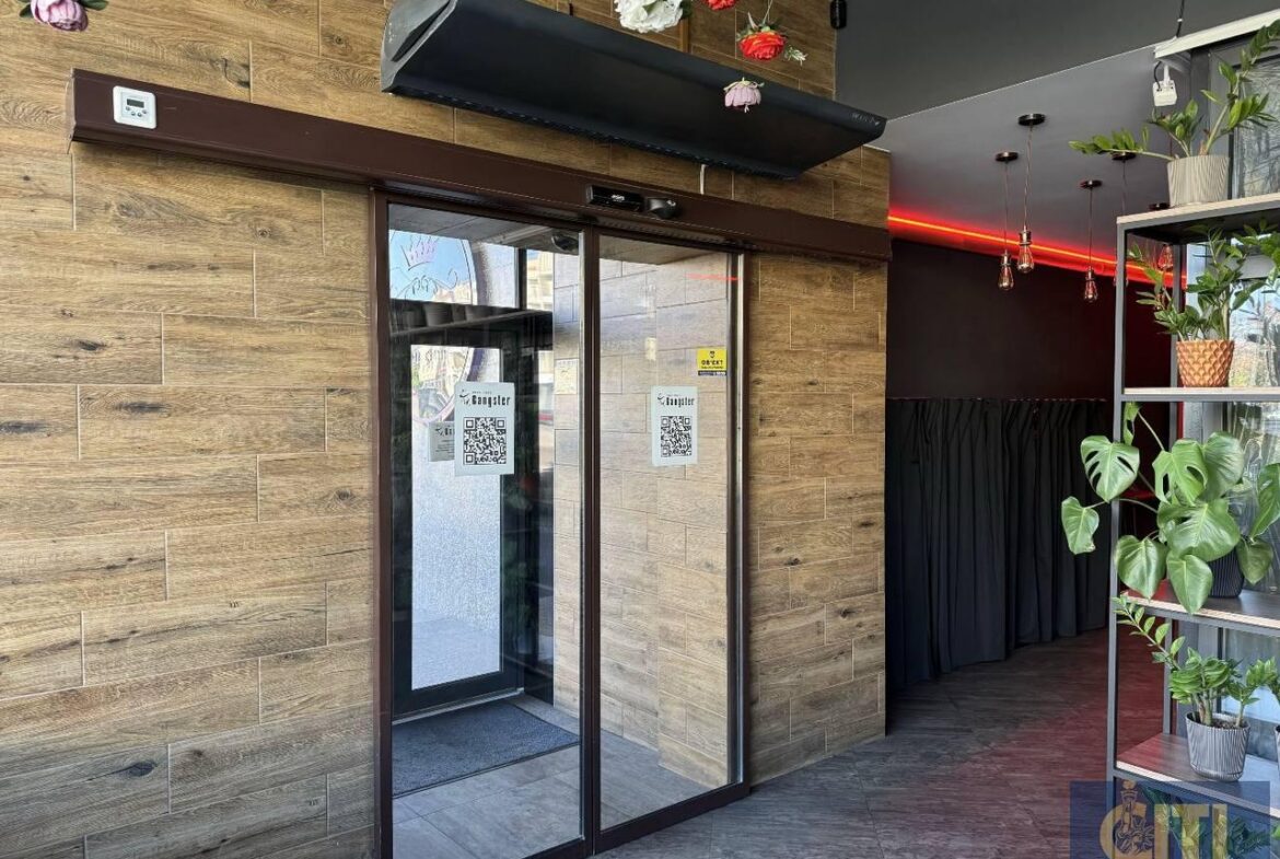 Продається комерційне приміщення площею 300 м² у самому центрі Житомира