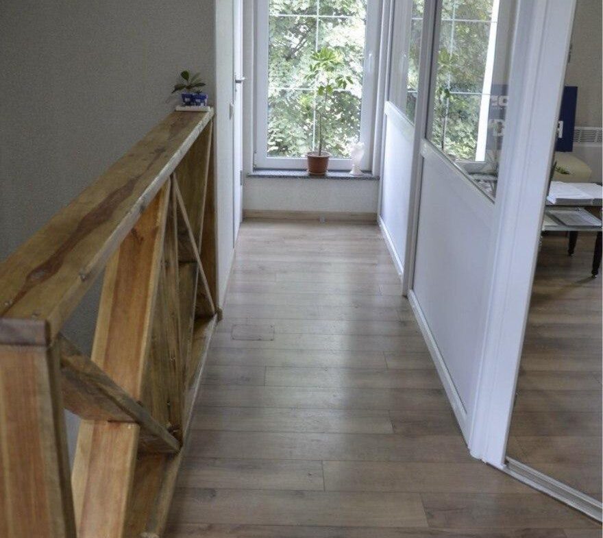 Офісне приміщення в центрі, вул. Покровська, 43 (перехрестя з вул. Лесі Українки), 50 м2