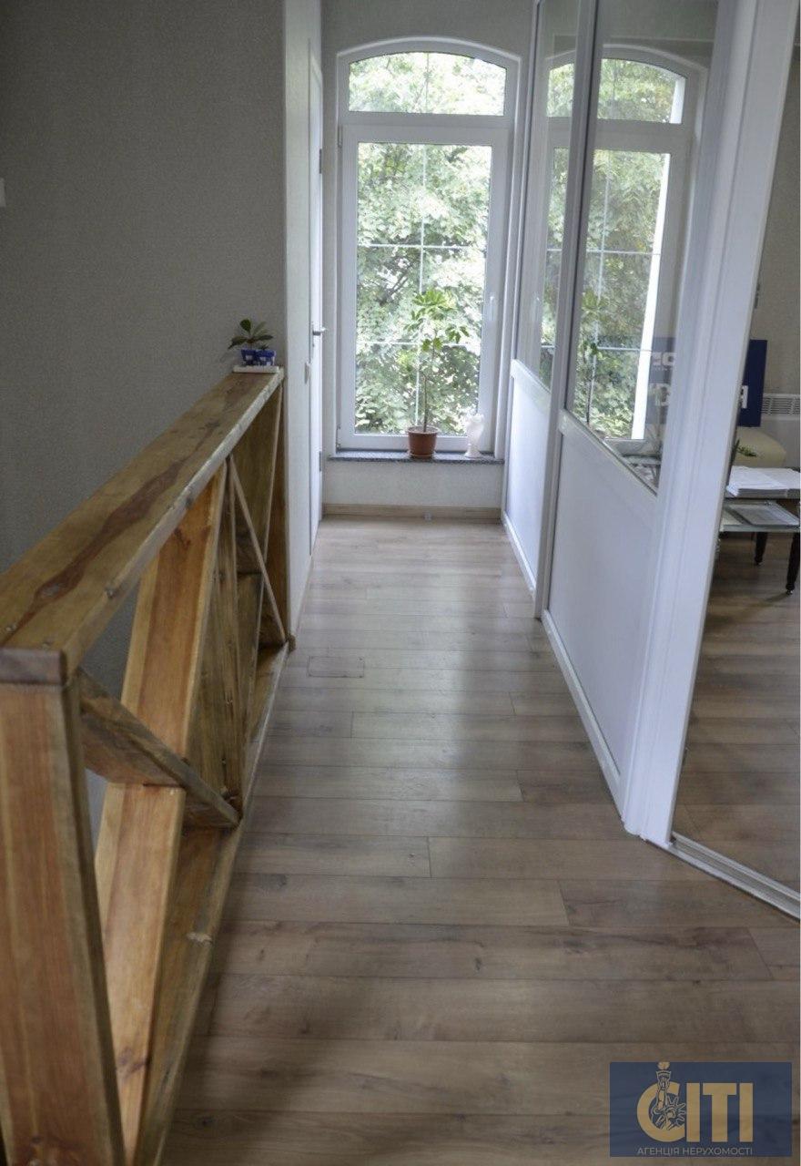 Офісне приміщення в центрі, вул. Покровська, 43 (перехрестя з вул. Лесі Українки), 50 м2