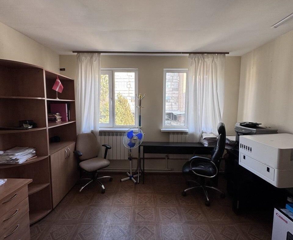 Нежитлове приміщення в самому центрі міста, вул. Київська (біля ТРЦ “Глобал”). Київська (біля ТРЦ “Глобал”), 400 м²